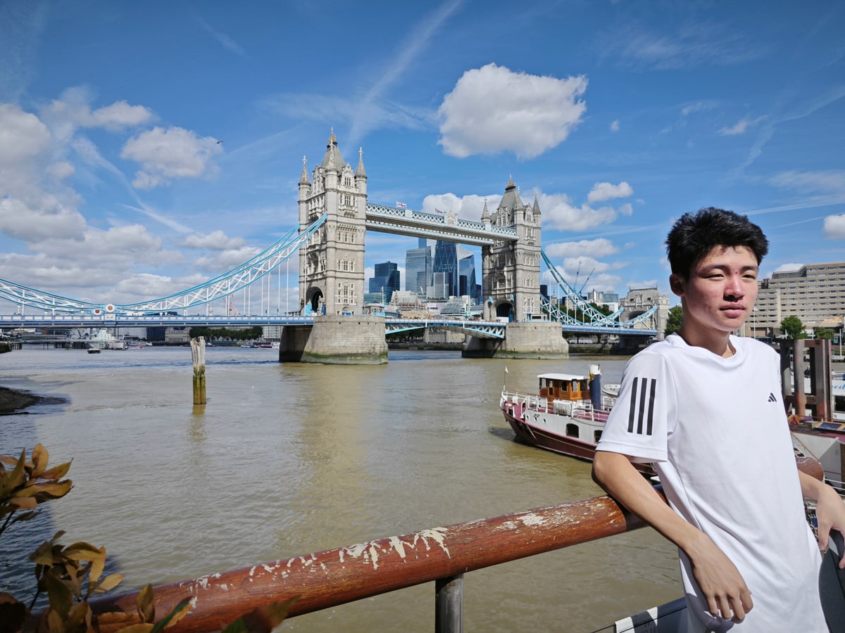 Portrait of Pengqi Zheng by Tower Bridge